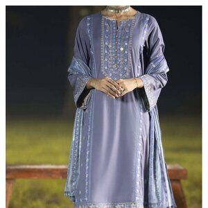 Casuallite Khamoshi Linen Embroidered 3pc